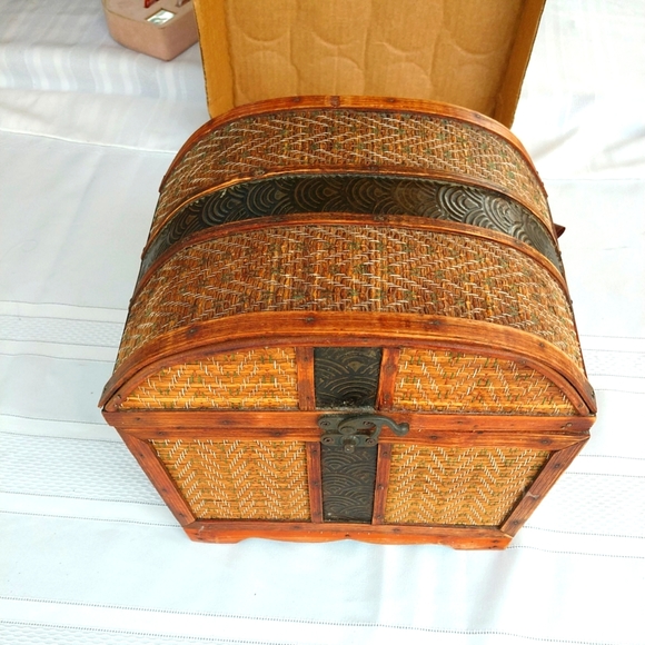 Vintage SMALL PIRATE TREASURE CHEST Tropical Home Nautical Décor 9.5" x 7" x 8". - Picture 2 of 13